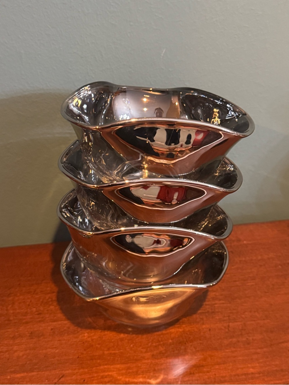 Vintage set of 4 MCM Dorothy Thorpe Silver Fade Triangle Nut / Berry glass bowls